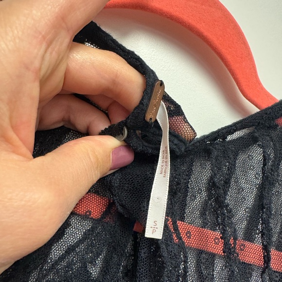 Free People She's A Doll Top Tank Top Back Buttons Black Lace Ruffle Hem Size S - Picture 7 of 8